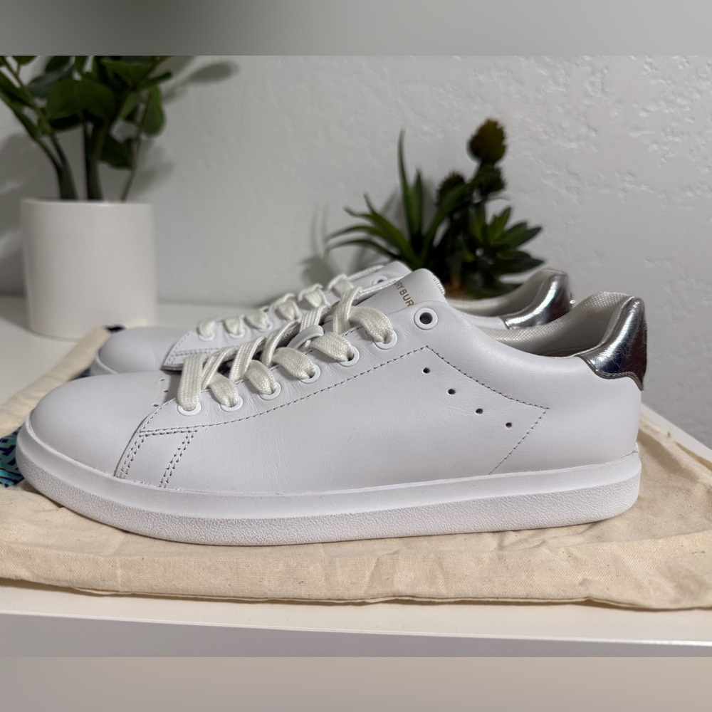 (NWOT) TORY BURCH WOMEN'S HOWELL COURT SNEAKERS, TITANIUM WHITE/SILVER. - Picture 3 of 6
